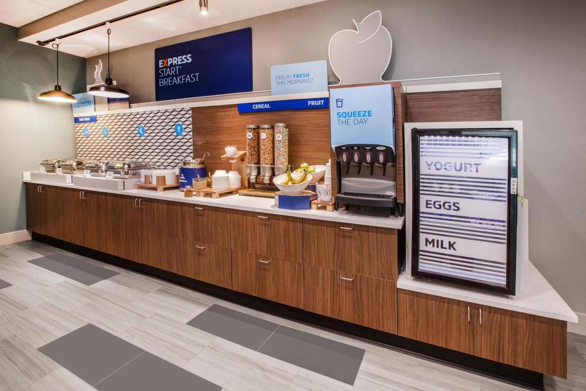 Holiday Inn Express Hotel & Suites Greensboro - Airport Area By Ihg Екстериор снимка
