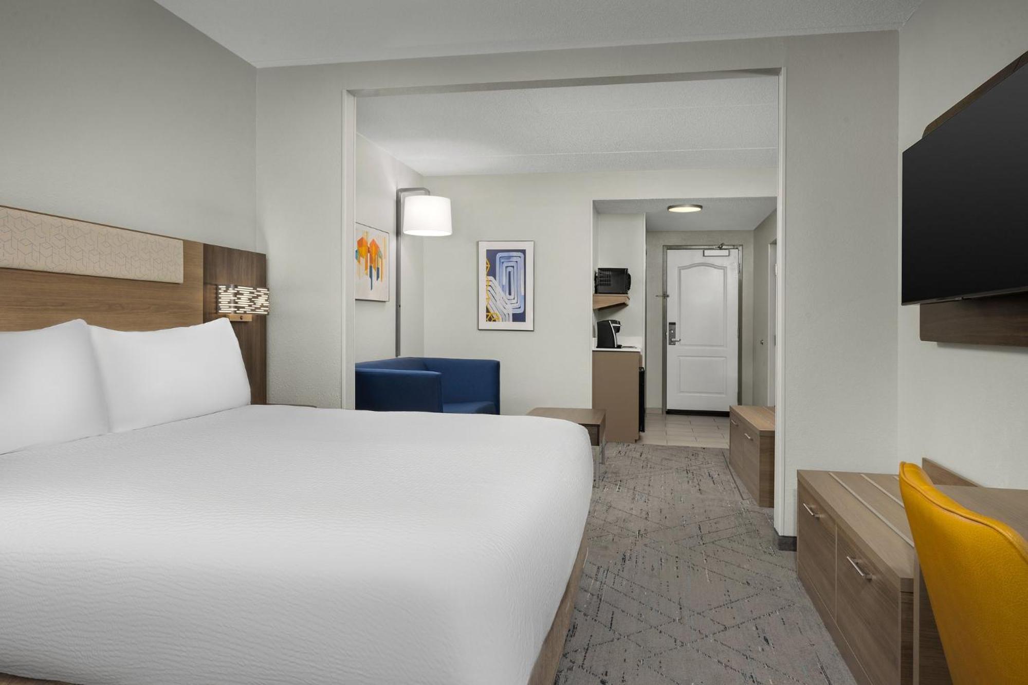 Holiday Inn Express Hotel & Suites Greensboro - Airport Area By Ihg Екстериор снимка