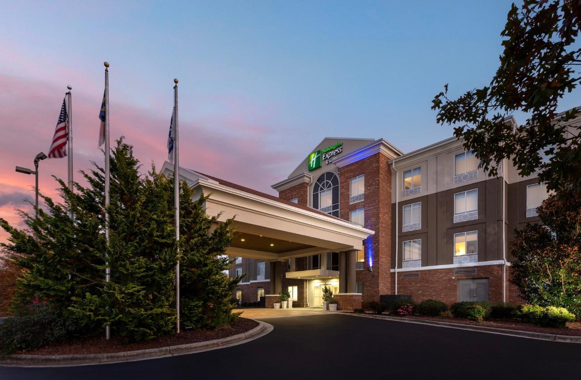 Holiday Inn Express Hotel & Suites Greensboro - Airport Area By Ihg Екстериор снимка