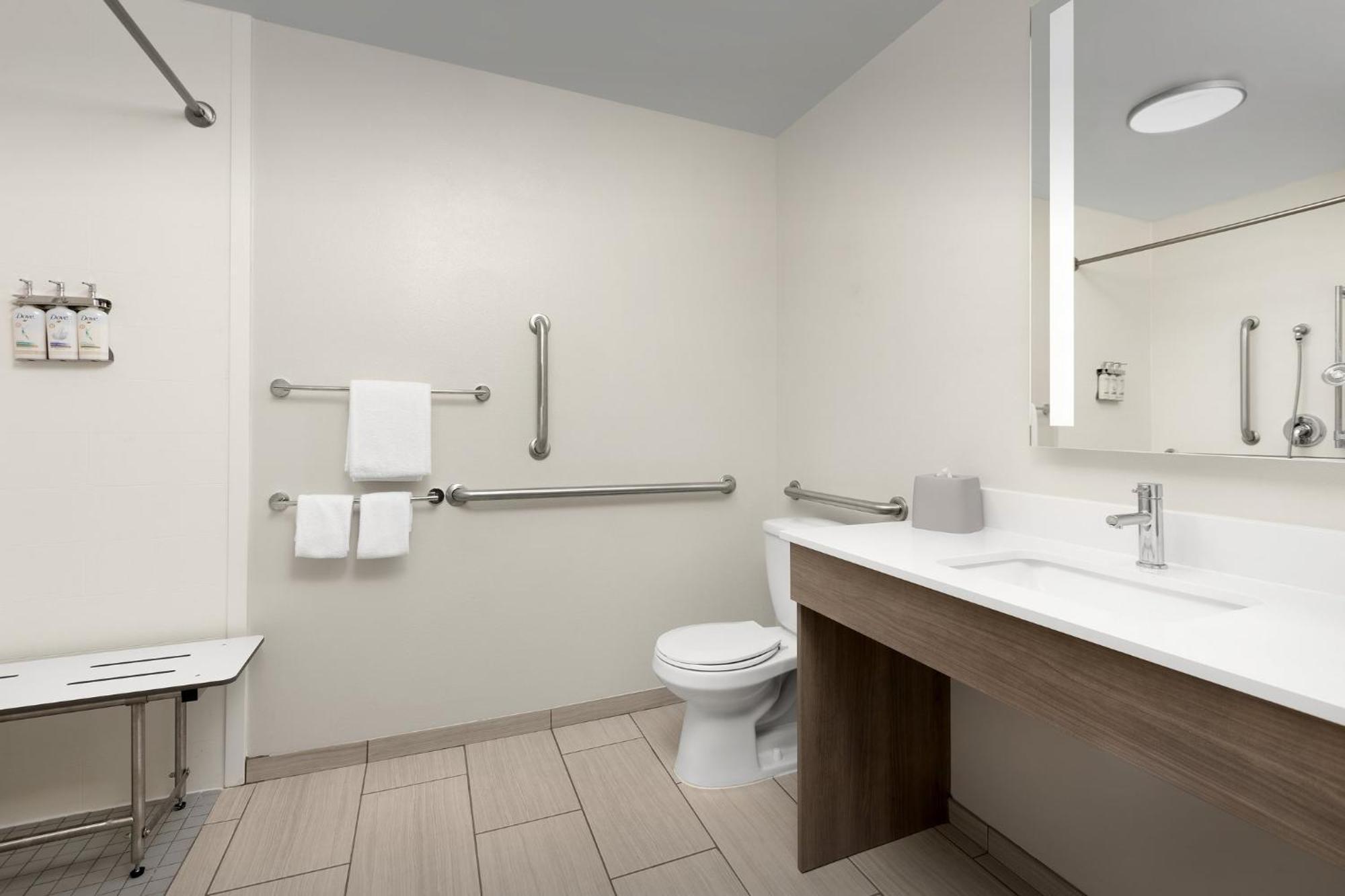 Holiday Inn Express Hotel & Suites Greensboro - Airport Area By Ihg Екстериор снимка