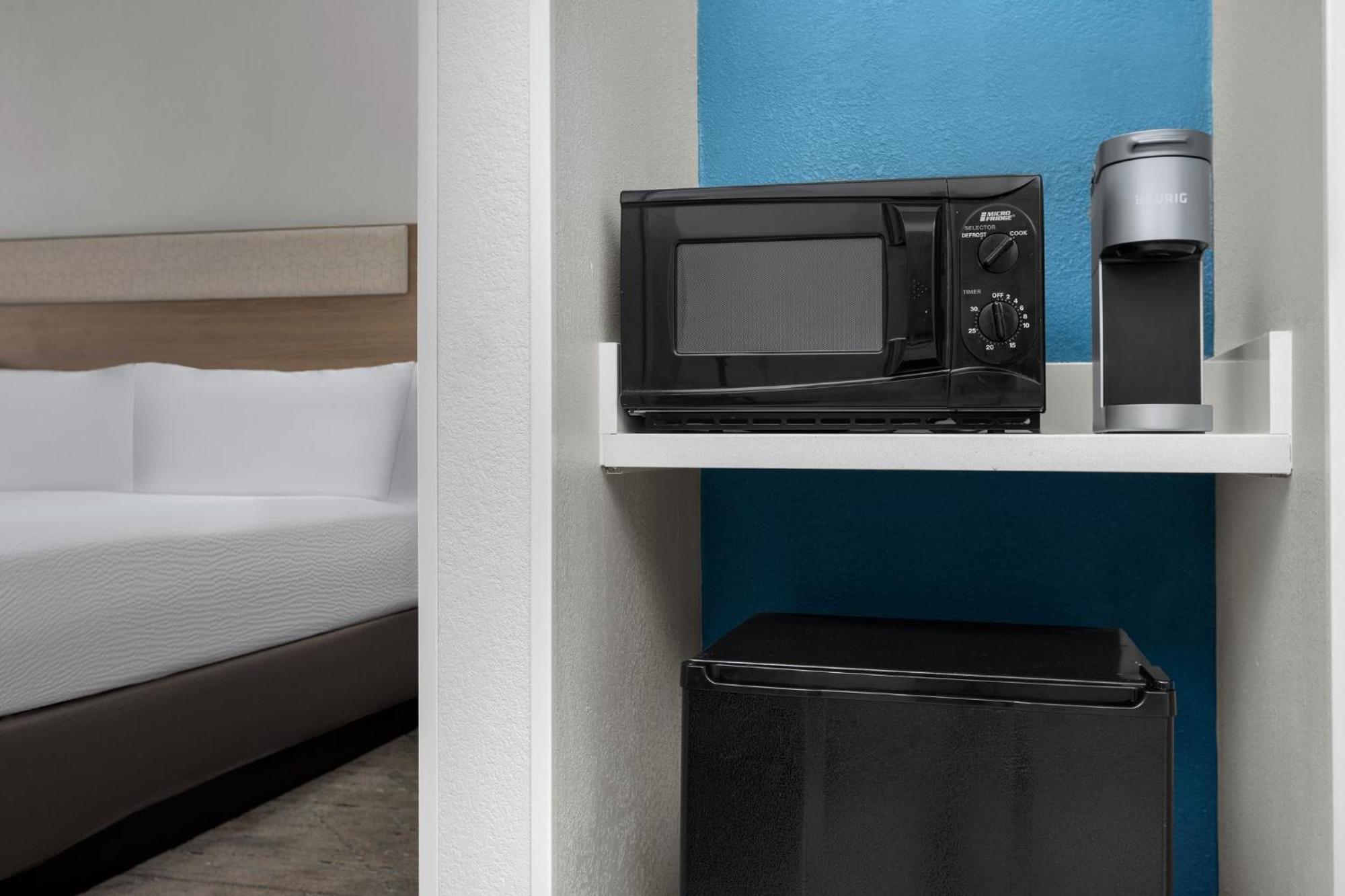 Holiday Inn Express Hotel & Suites Greensboro - Airport Area By Ihg Екстериор снимка