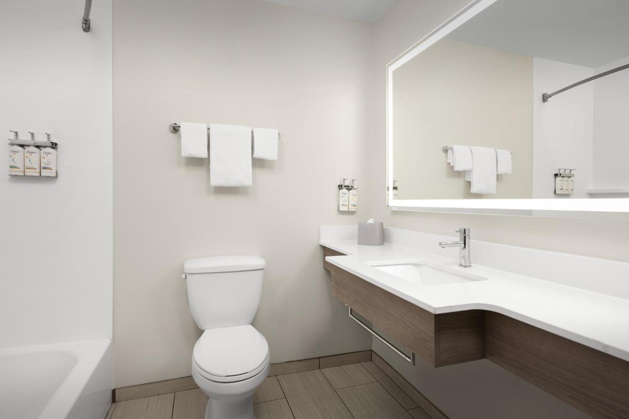 Holiday Inn Express Hotel & Suites Greensboro - Airport Area By Ihg Екстериор снимка