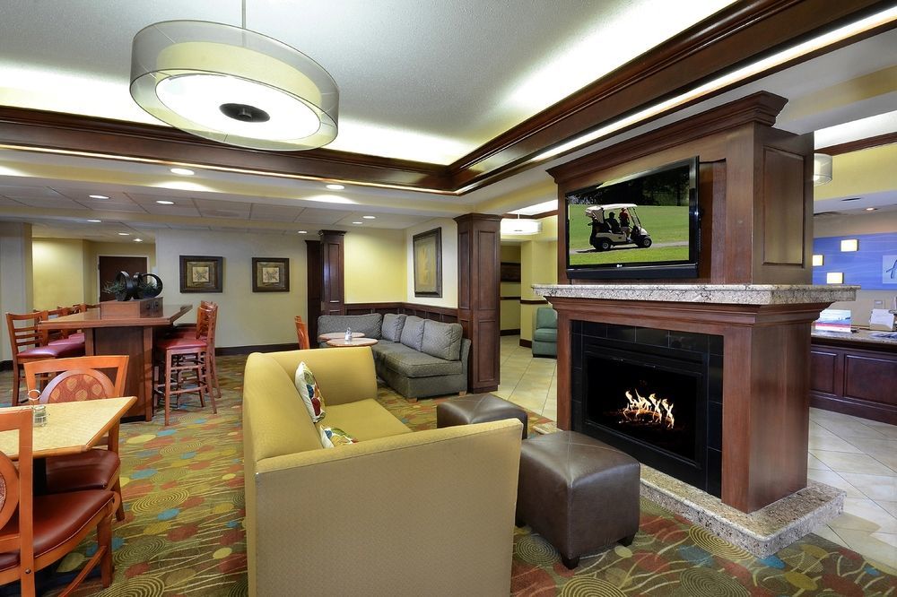 Holiday Inn Express Hotel & Suites Greensboro - Airport Area By Ihg Екстериор снимка