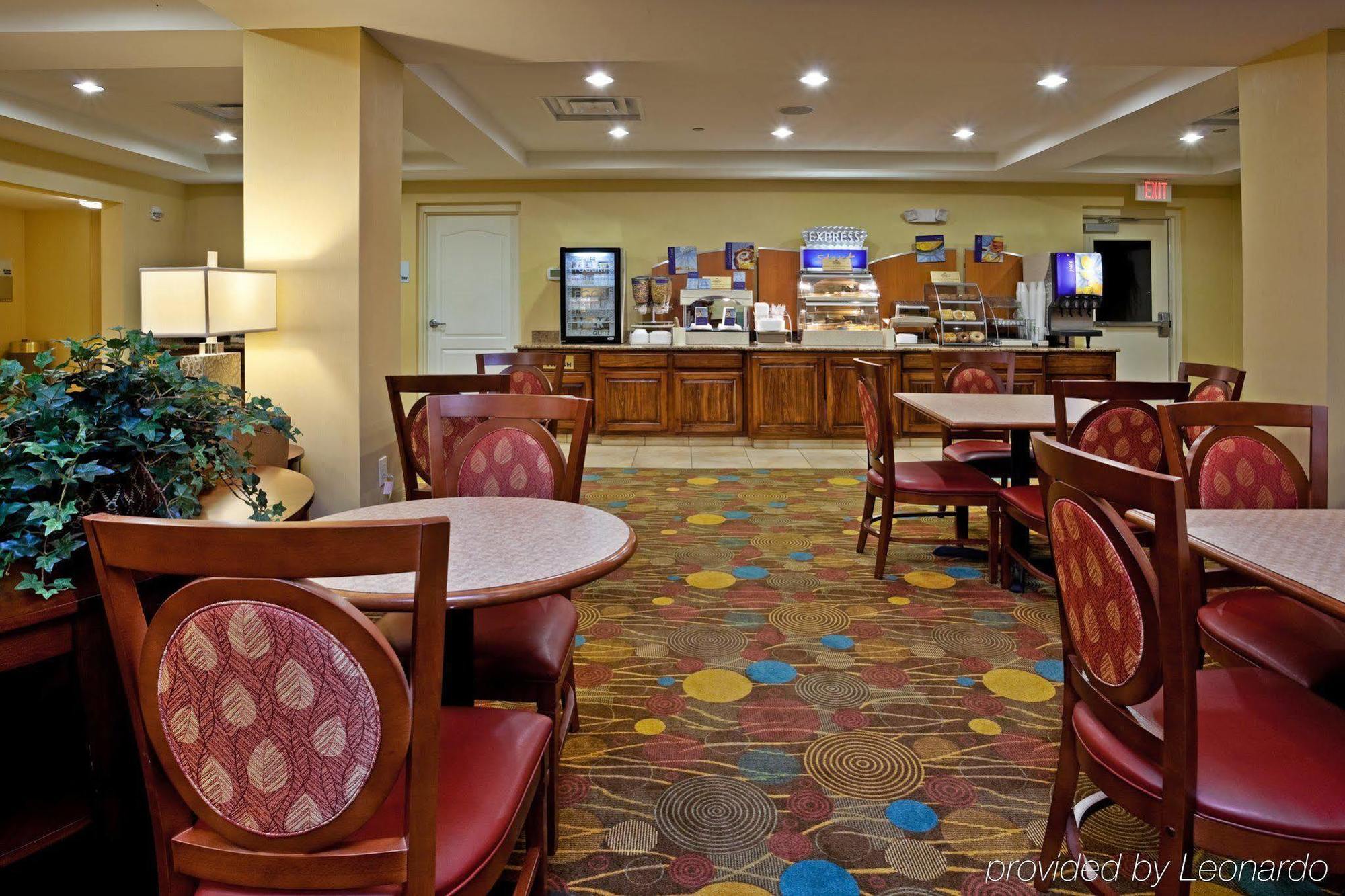 Holiday Inn Express Hotel & Suites Greensboro - Airport Area By Ihg Екстериор снимка