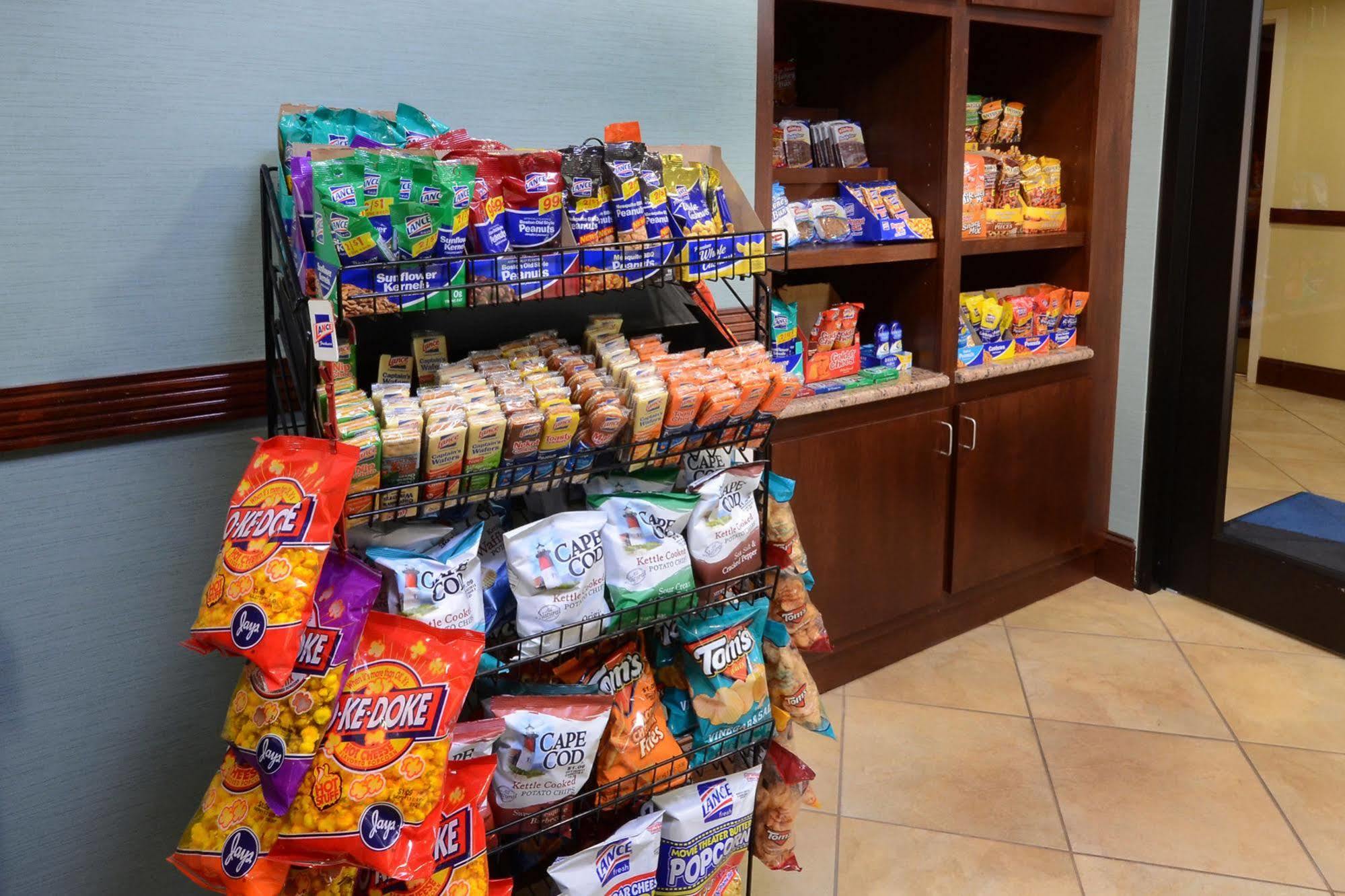 Holiday Inn Express Hotel & Suites Greensboro - Airport Area By Ihg Екстериор снимка